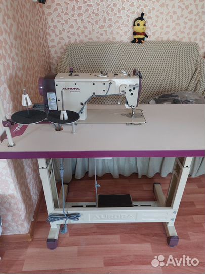 Профессиональная швейная машинка