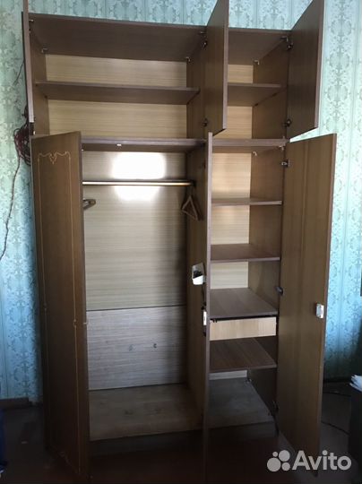 Шкаф трехстворчатый с антресолью