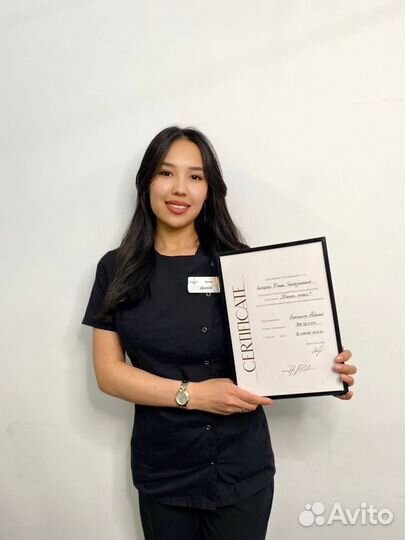 Мастер по наращиванию ресниц