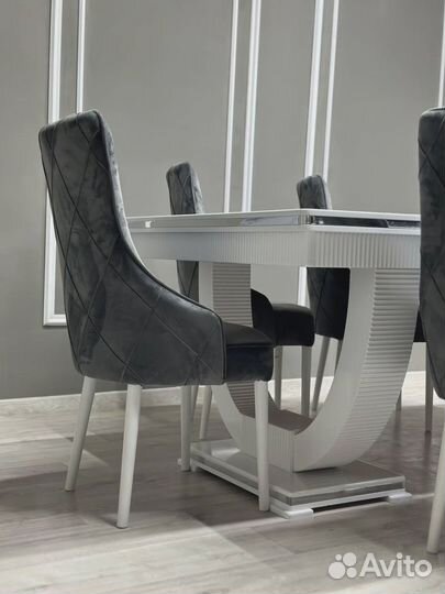 Кухонный стол и стулья в комплекте сурен