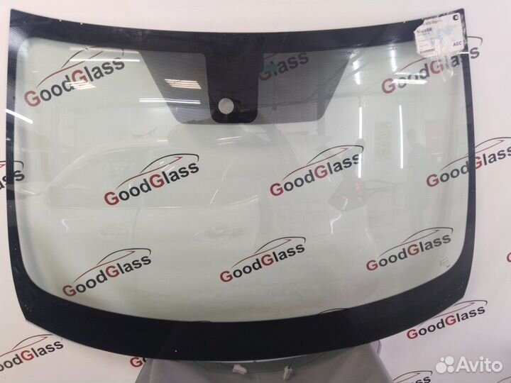 Лобовое стекло nissan T32