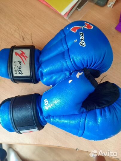 Боксерские перчатки 10 oz
