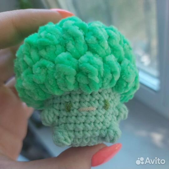 Малыш брокколи (вязаная игрушка)