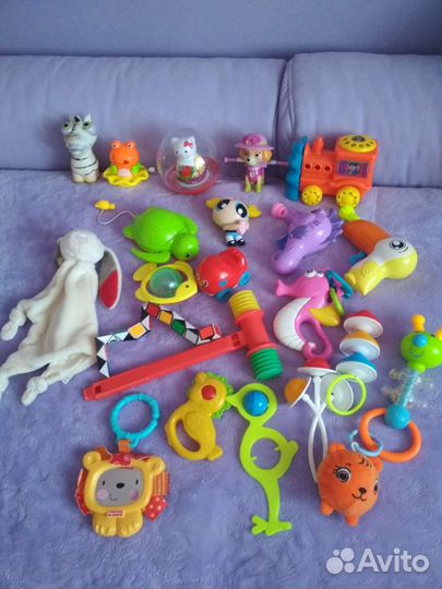 Круг для купания и игрушки для малышей