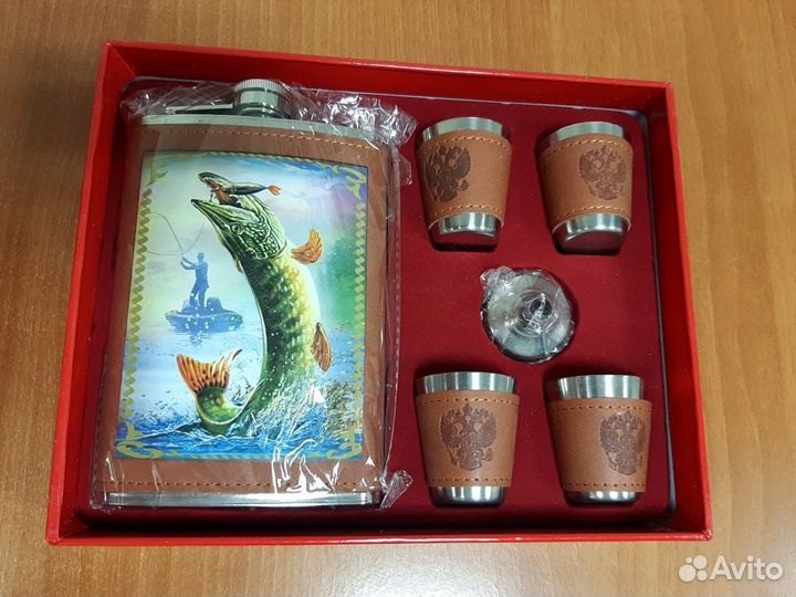 Подарочная фляжка + 4 рюмки