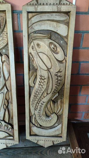 Резное панно из дерева