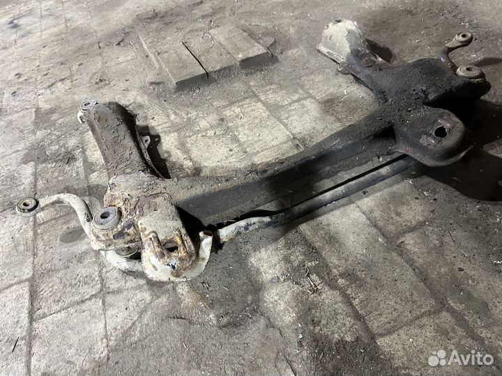 Подрамник Audi 80 B3