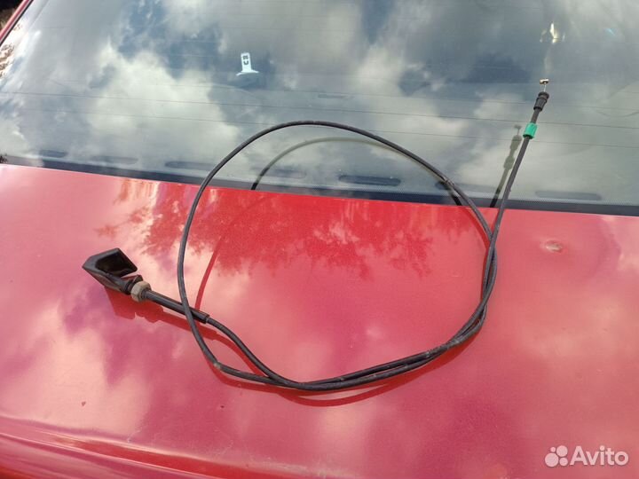 Тросик капота