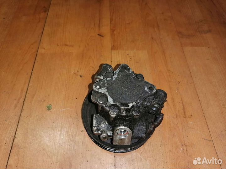 Насос гидроусилителя Mercedes om 611 2.2DCi