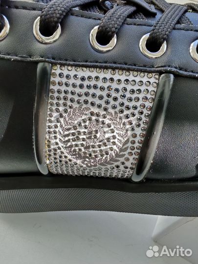 Кроссовки женские