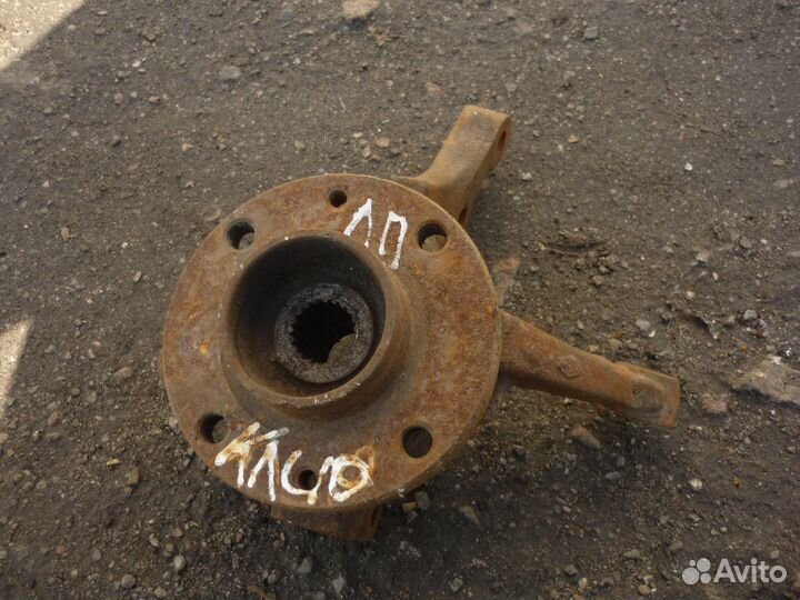 Поворотный кулак передний левый Рено Клио