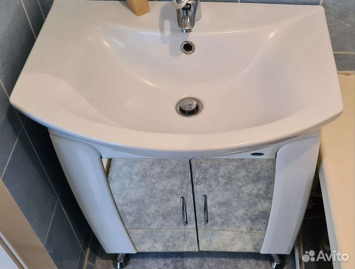 Раковина с тумбой