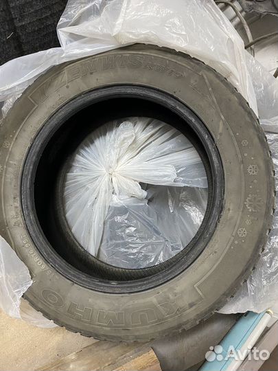 Kumho I'Zen Wis KW19 215/60 R16