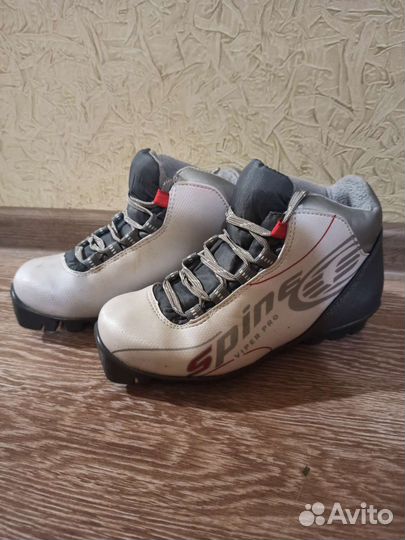 Лыжные ботинки