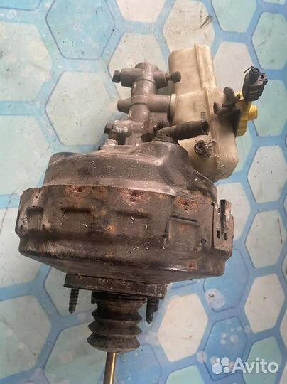 Вакуумный усилитель тормозов 8N2614105