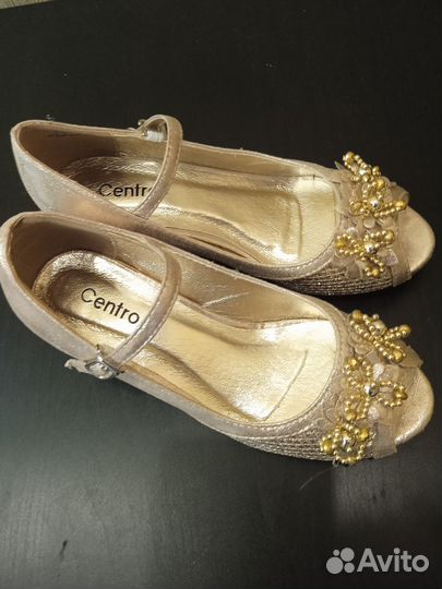 Туфли для девочки 33 размер золотистого цвета