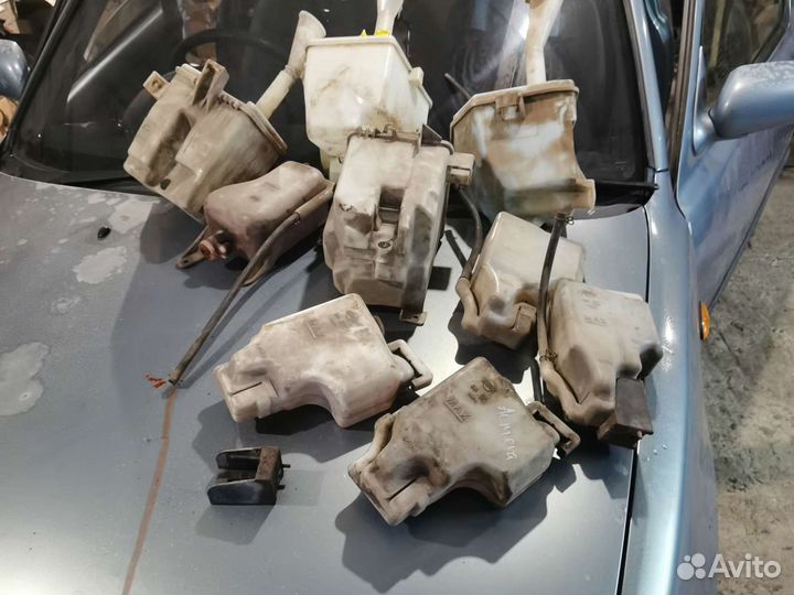 Бачок омывателя / расширительный nissan