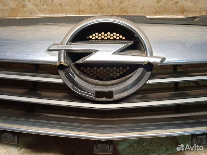 Решетка радиатора Opel Astra