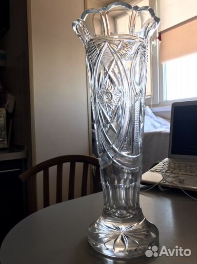 Большая хрустальная ваза для цветов