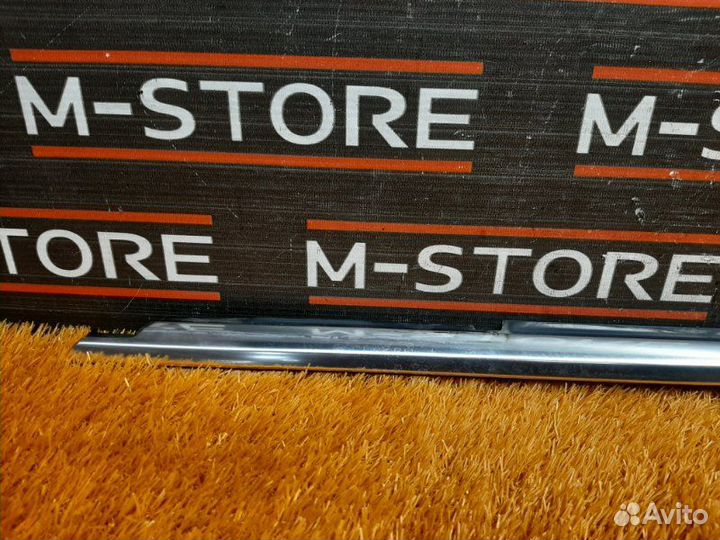 Молдинг стекла внешний передний левый