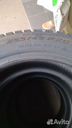Pirelli Ice Zero 2 255/45 R20
