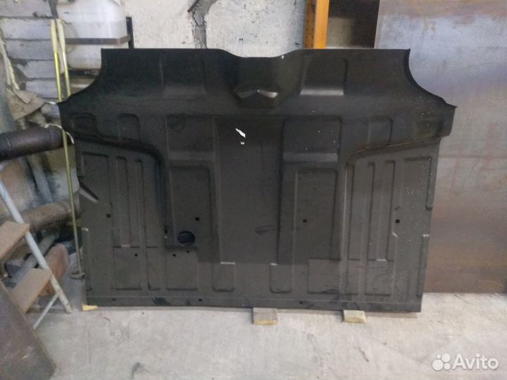 Пол на Мерседес Вито