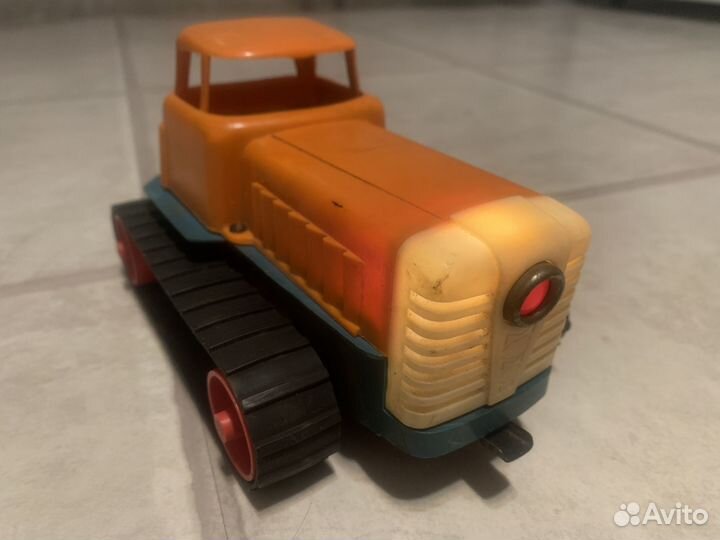 Игрушка СССР Трактор гусеничный самоходный