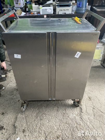 Диспенсер (тележка) для посуды ну колёсах