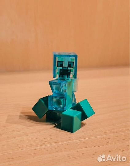 Редкий заряженный криппер из Lego Minecraft