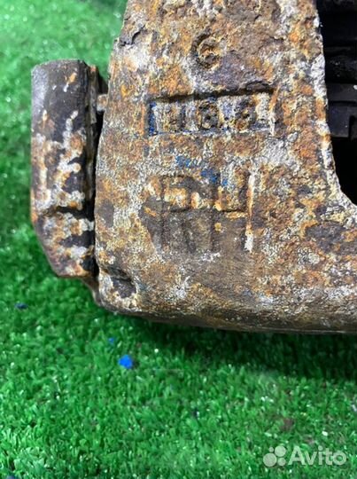 Суппорт тормозной передний правый Mazda 3 BK Z6