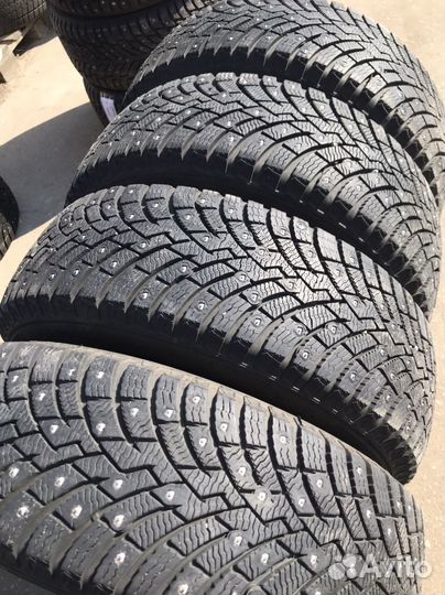 Pirelli Ice Zero 2 215/65 R16