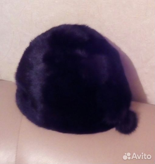 Шапку женскую из норки-канадки черного цвета