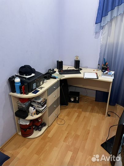 Стол компьютерный