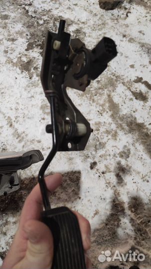 Педаль газа Nissan Wingroad y 11