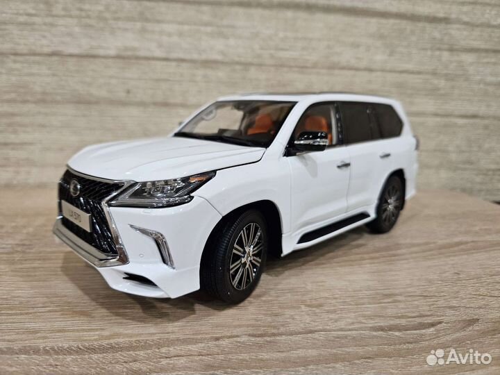 Модель Lexus LX570 1:18