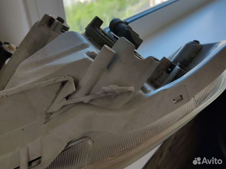 Левая фара Toyota Premio