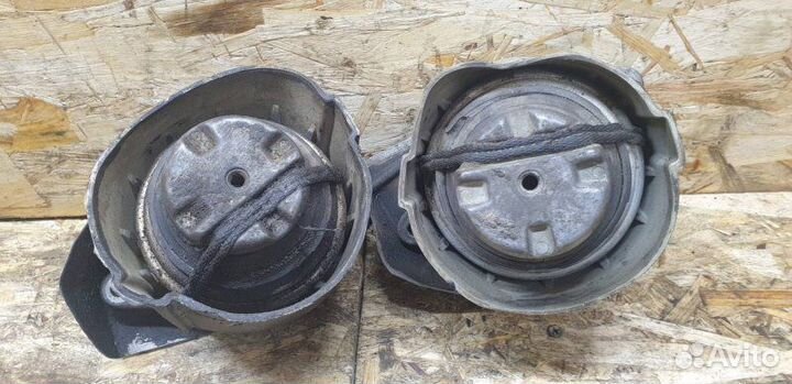 Подушка двигателя опора Mercedes-Benz S-Class W221