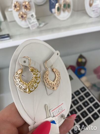 Золотые серьги