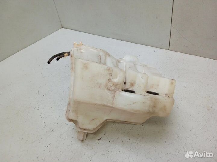 Бачок омывателя лобового стекла Mazda Tribute 2.0