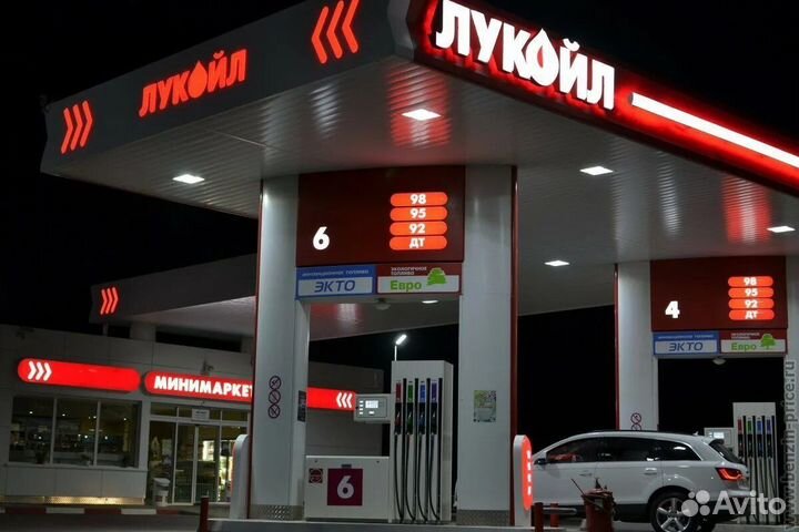 Заправщик на АЗС