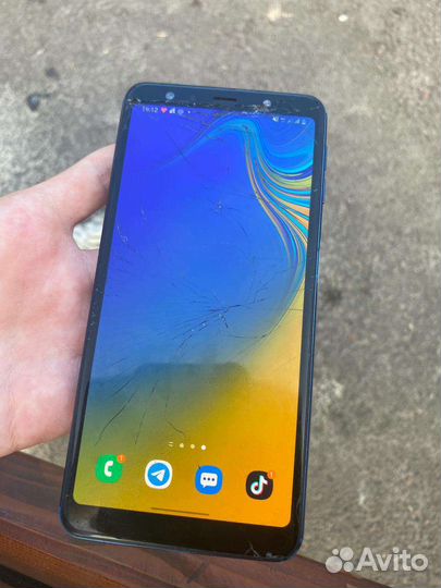 Телефон Samsung a7 2018