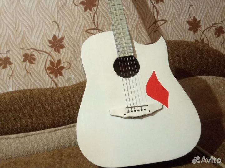 Акустическая гитара