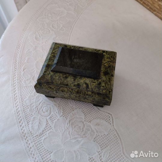 Шкатулка из змеевика