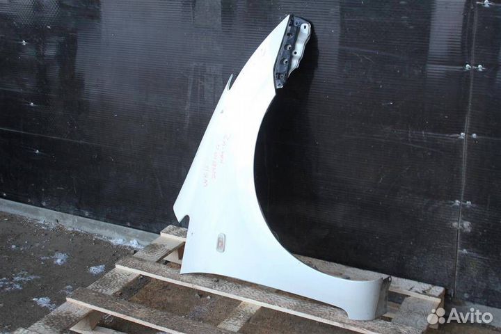 Крыло переднее правое toyota wish