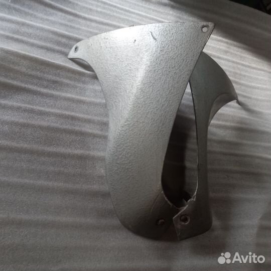 Пластик плуга Suzuki RF400