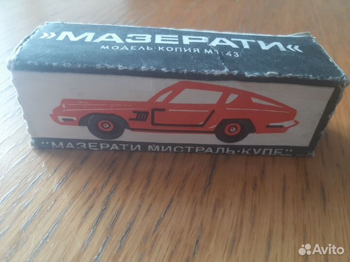 Модель автомобиля 1:43