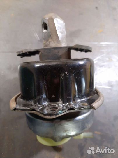 Подушка двигателя