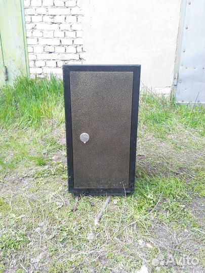 Сейф темный