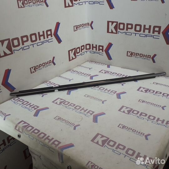 Уплотнитель стекла двери задней левой наружный LI