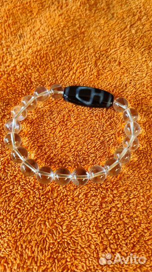 Браслет горный хрусталь, бусинка Дзи